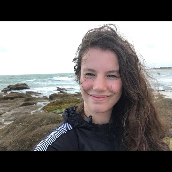 Meet your Posher, Lea - Picture 1 of 1